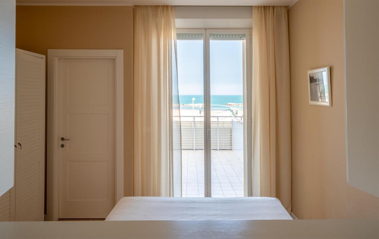 Hotel Bristol Cattolica Zewnętrze zdjęcie