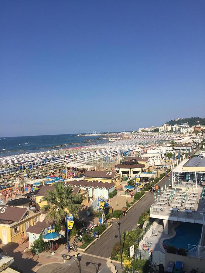 Hotel Bristol Cattolica Zewnętrze zdjęcie