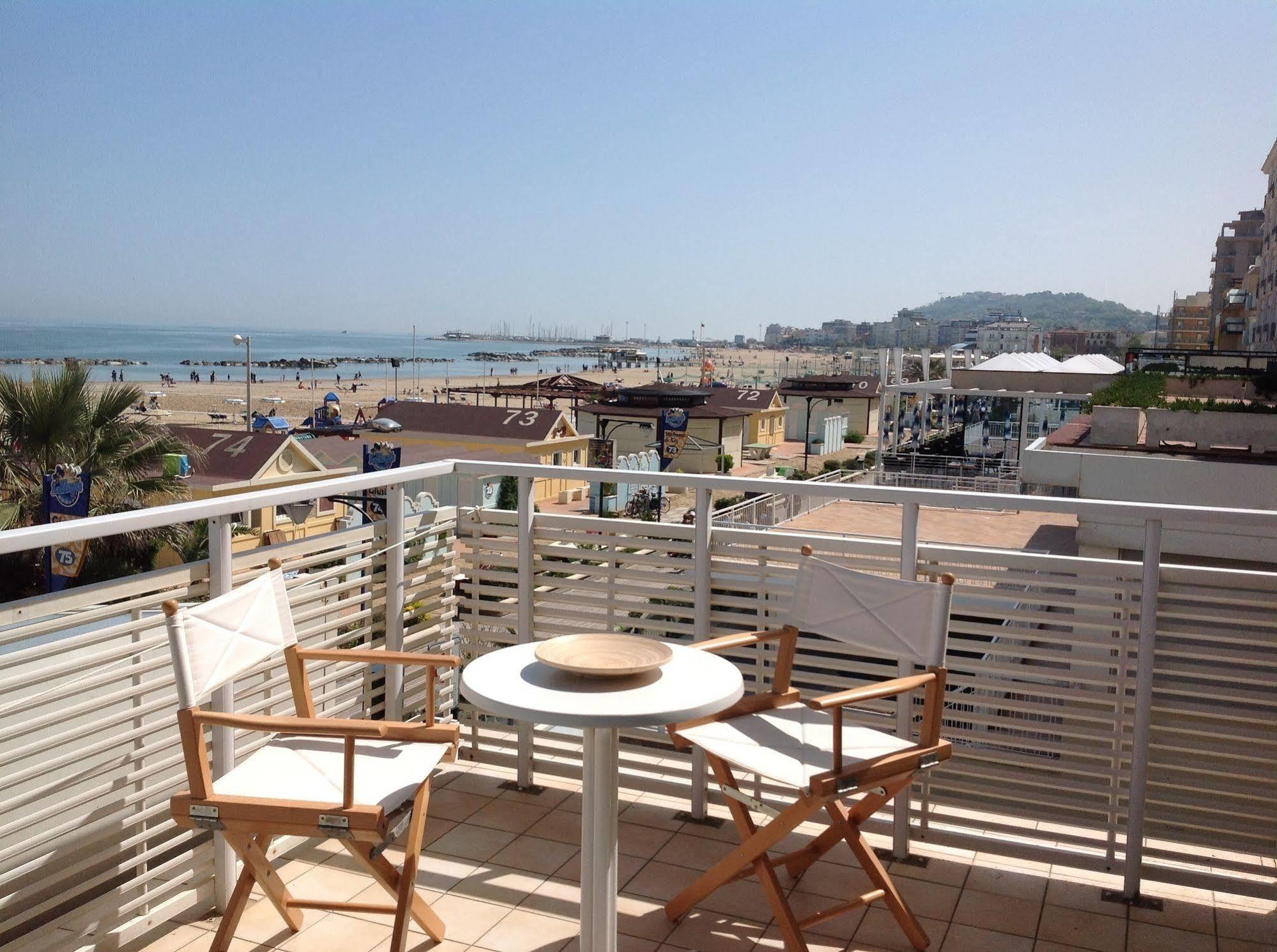 Hotel Bristol Cattolica Zewnętrze zdjęcie